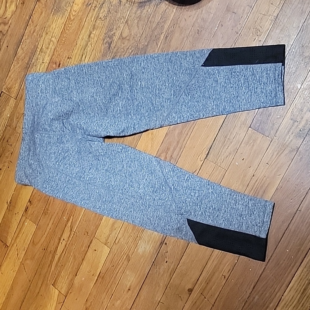 Champion capri size s  color gray and black good condition - Picture 6 of 10